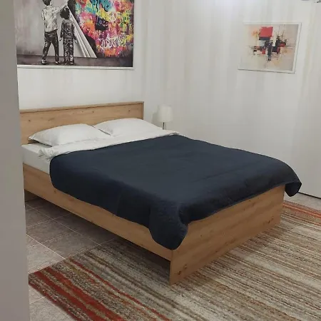 Апартамент Simon's Place