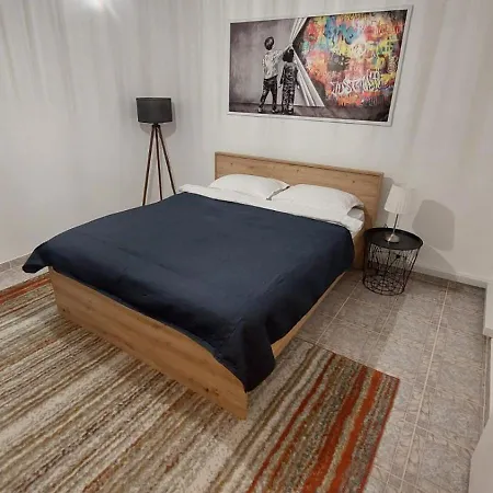 Апартамент Simon's Place *